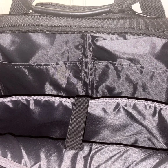 Solo NY Bryant rolling case; never used - Picture 5 of 9